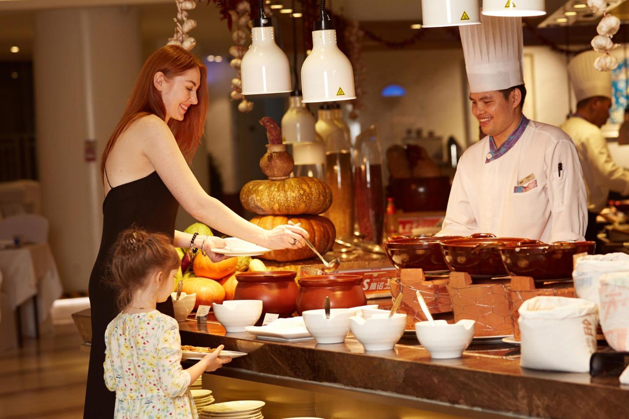Palace Resort Yalong Bay Sanya Bagian luar foto